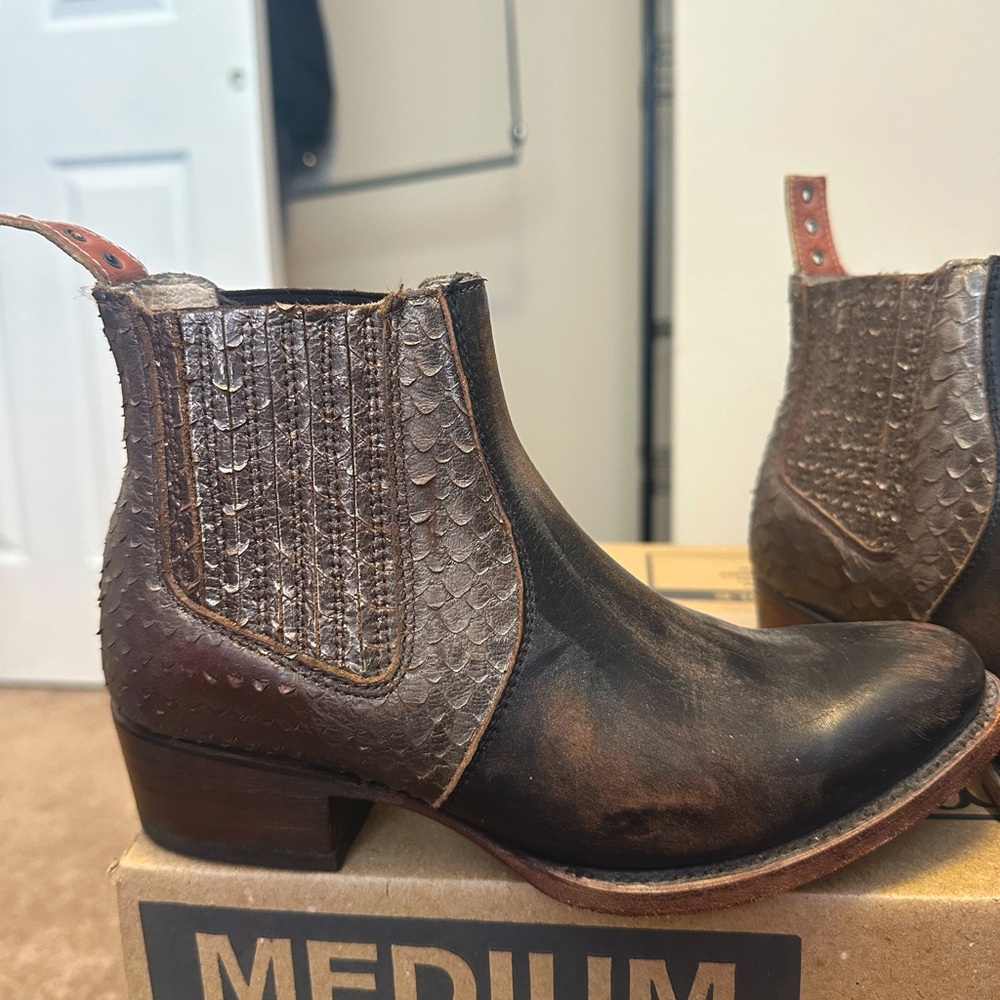 Freebird booties    Worn once size 6